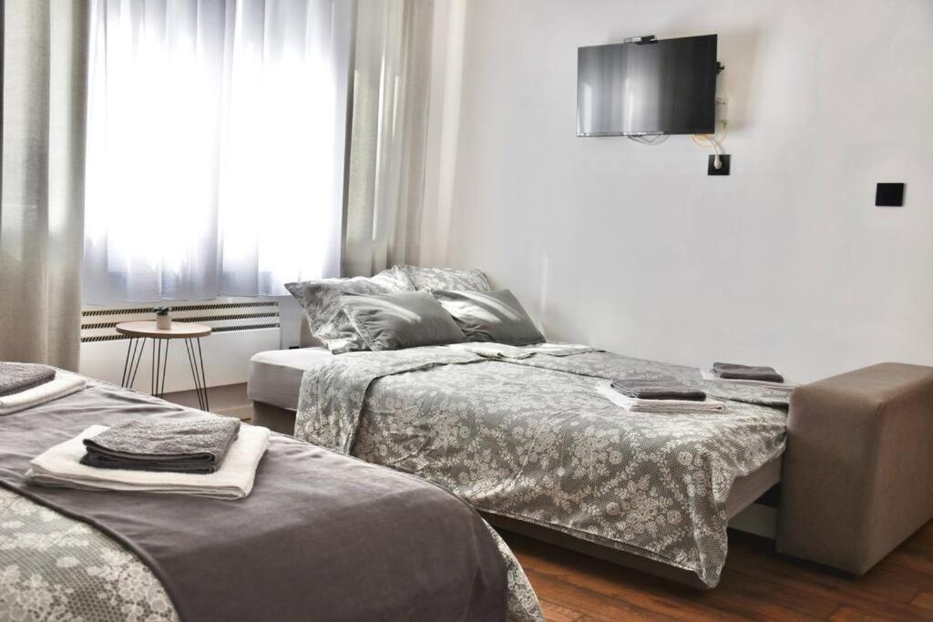 Apartment In Belgrade With Small Parking Space Exterior photo