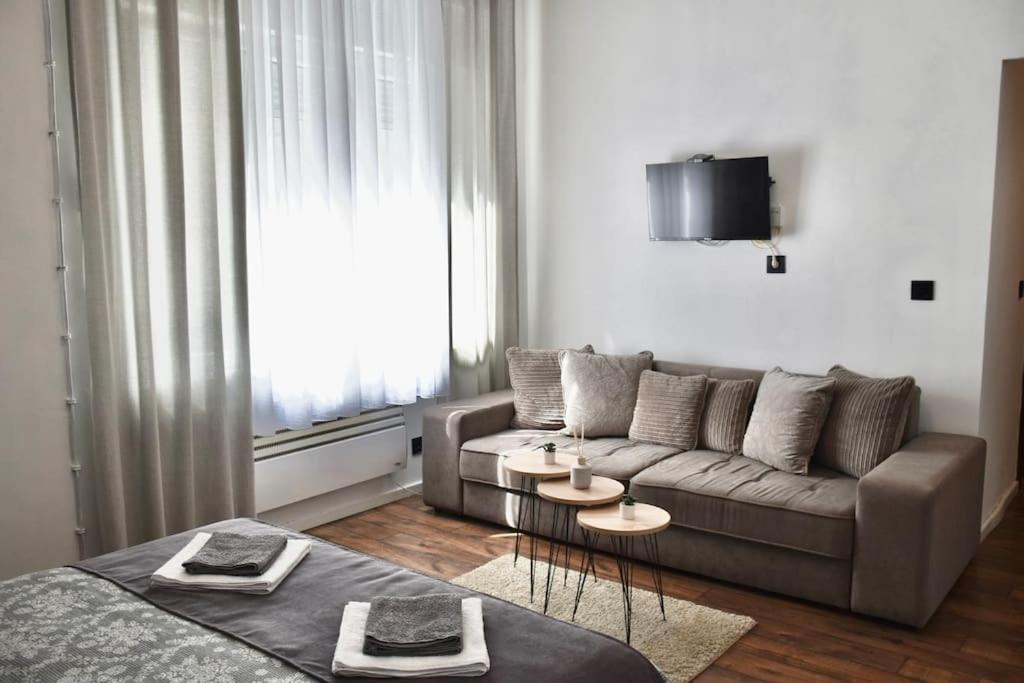 Apartment In Belgrade With Small Parking Space Exterior photo